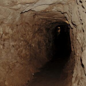 Tunnel in bell witch cave